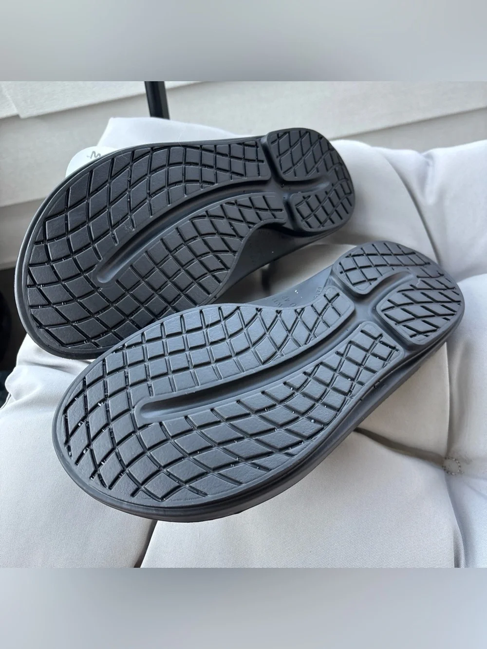OOFOS OOAHH Slides Black Size 9 Mens Or 11 Woman’s